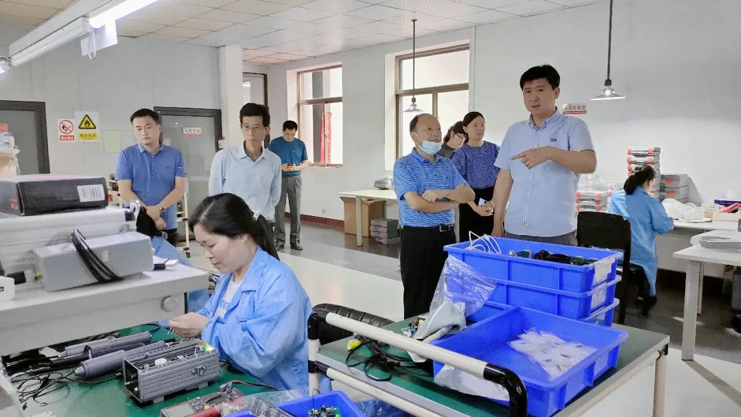 湖南省特種設(shè)備管理協(xié)會(huì)、長(zhǎng)沙宏特公司等領(lǐng)導(dǎo)、專家一行來公司考察交流