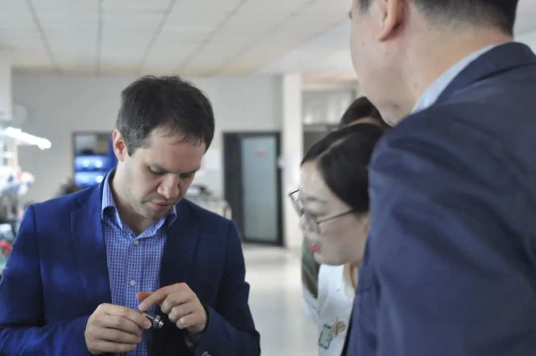 俄羅斯無損檢測研究所Denis先生一行到訪科電儀器考察交流